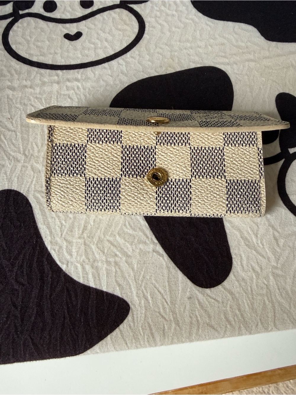 Authentic LV Damier Checkered Beige 4 Key/Trifold Case great shape. No Peeling. - Picture 4 of 13